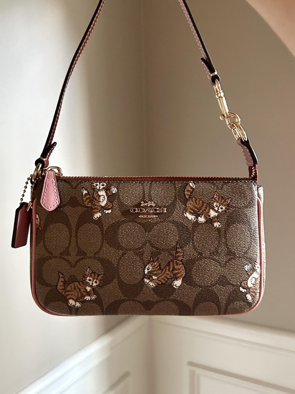 Nolita 19 In Signature Canvas With Dancing Kitten Print